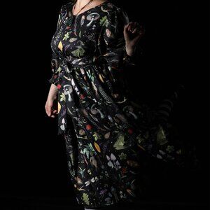 🍄50% CORAMOON Black Midi Dress Sz M Witch Print